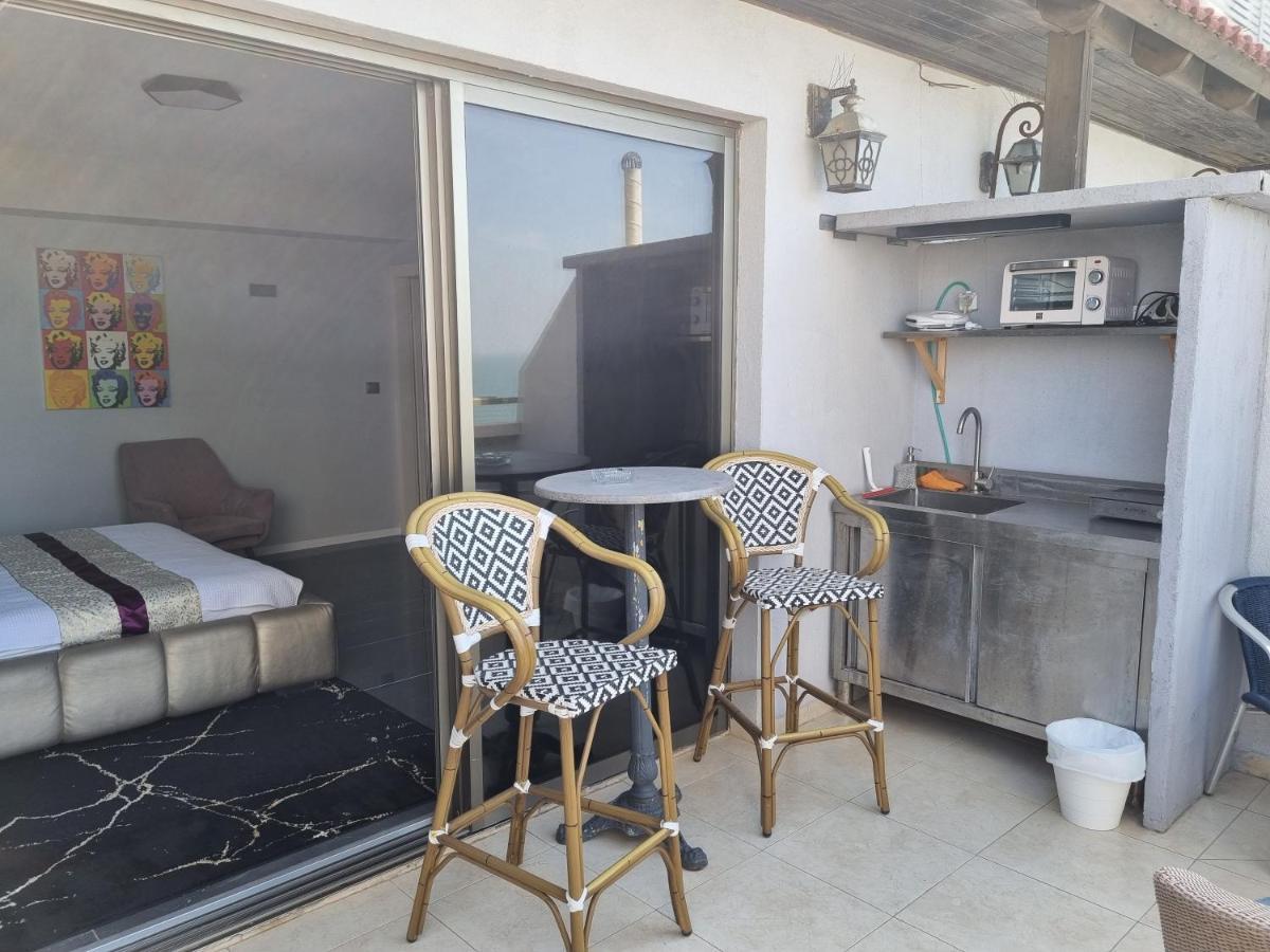 Penthouse Apartment On The Beach Бат-Ям Экстерьер фото