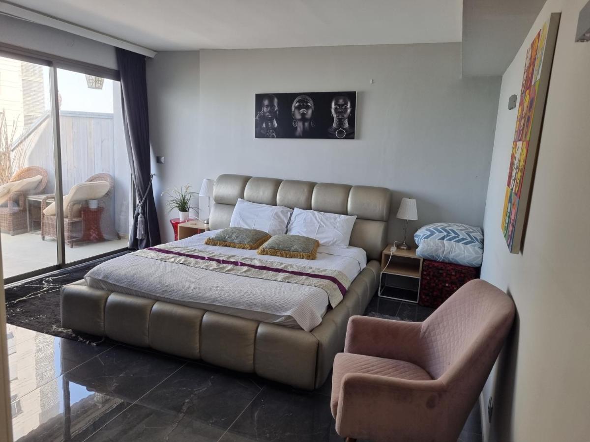 Penthouse Apartment On The Beach Бат-Ям Экстерьер фото