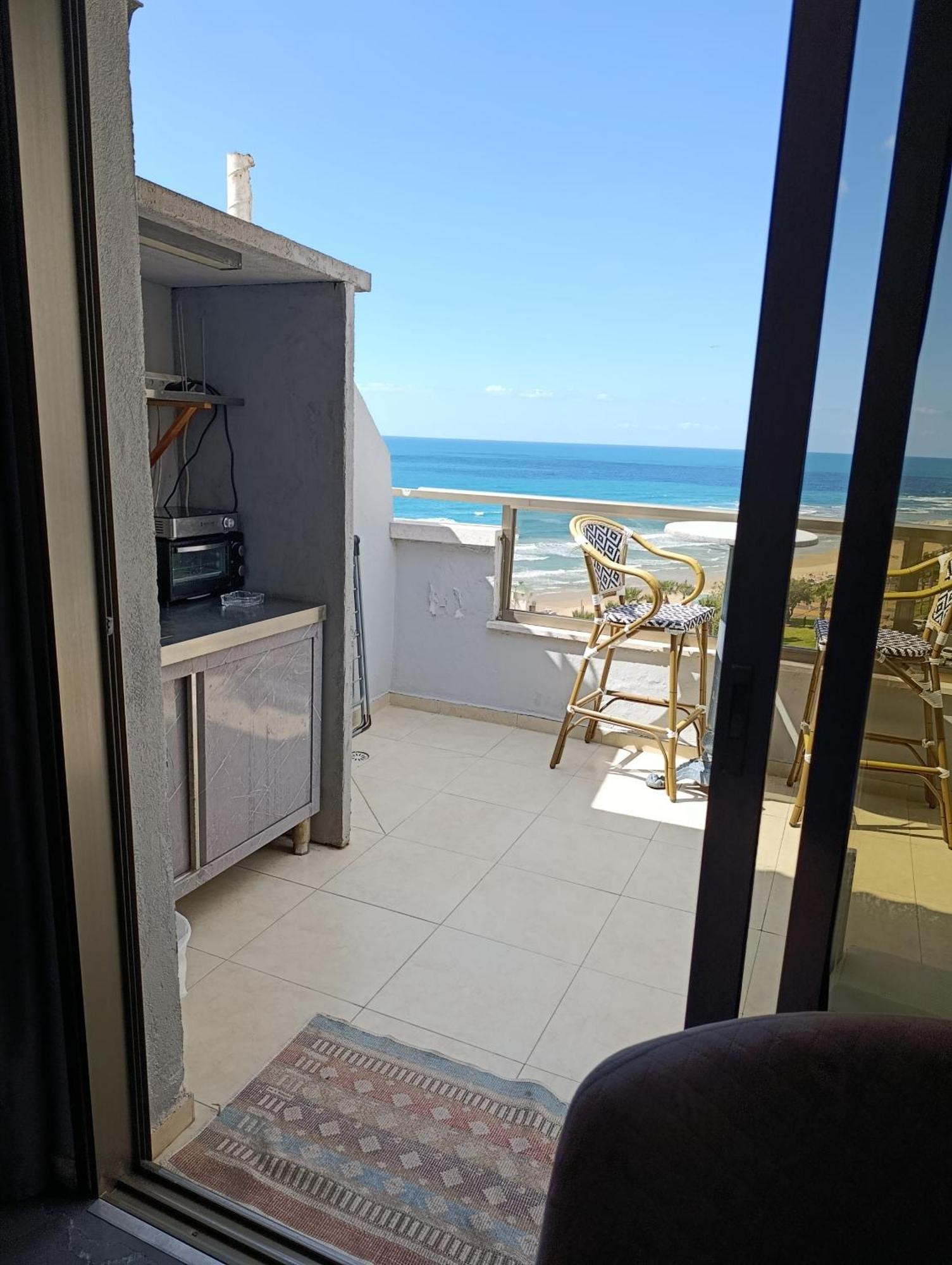 Penthouse Apartment On The Beach Бат-Ям Номер фото