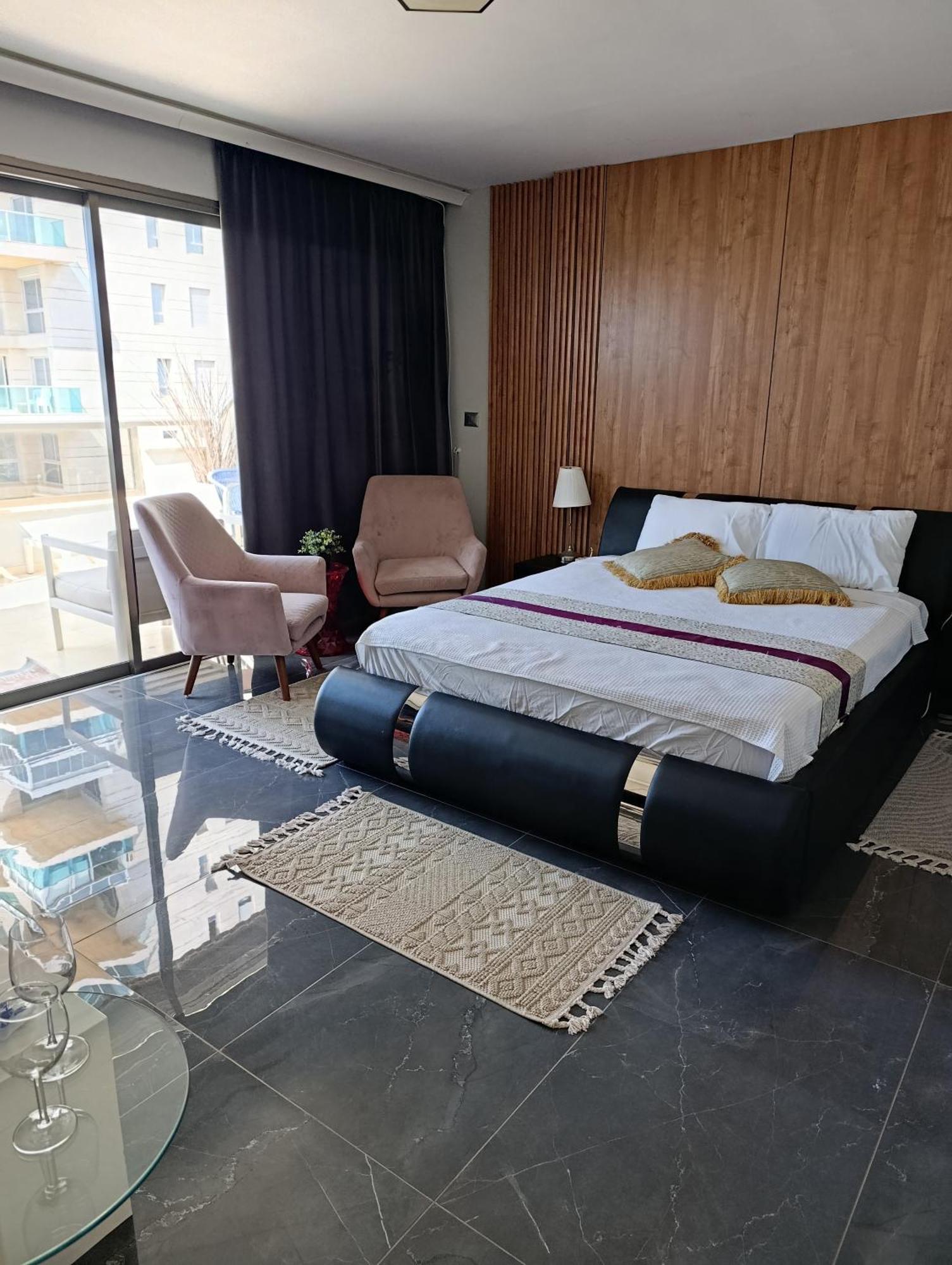 Penthouse Apartment On The Beach Бат-Ям Номер фото