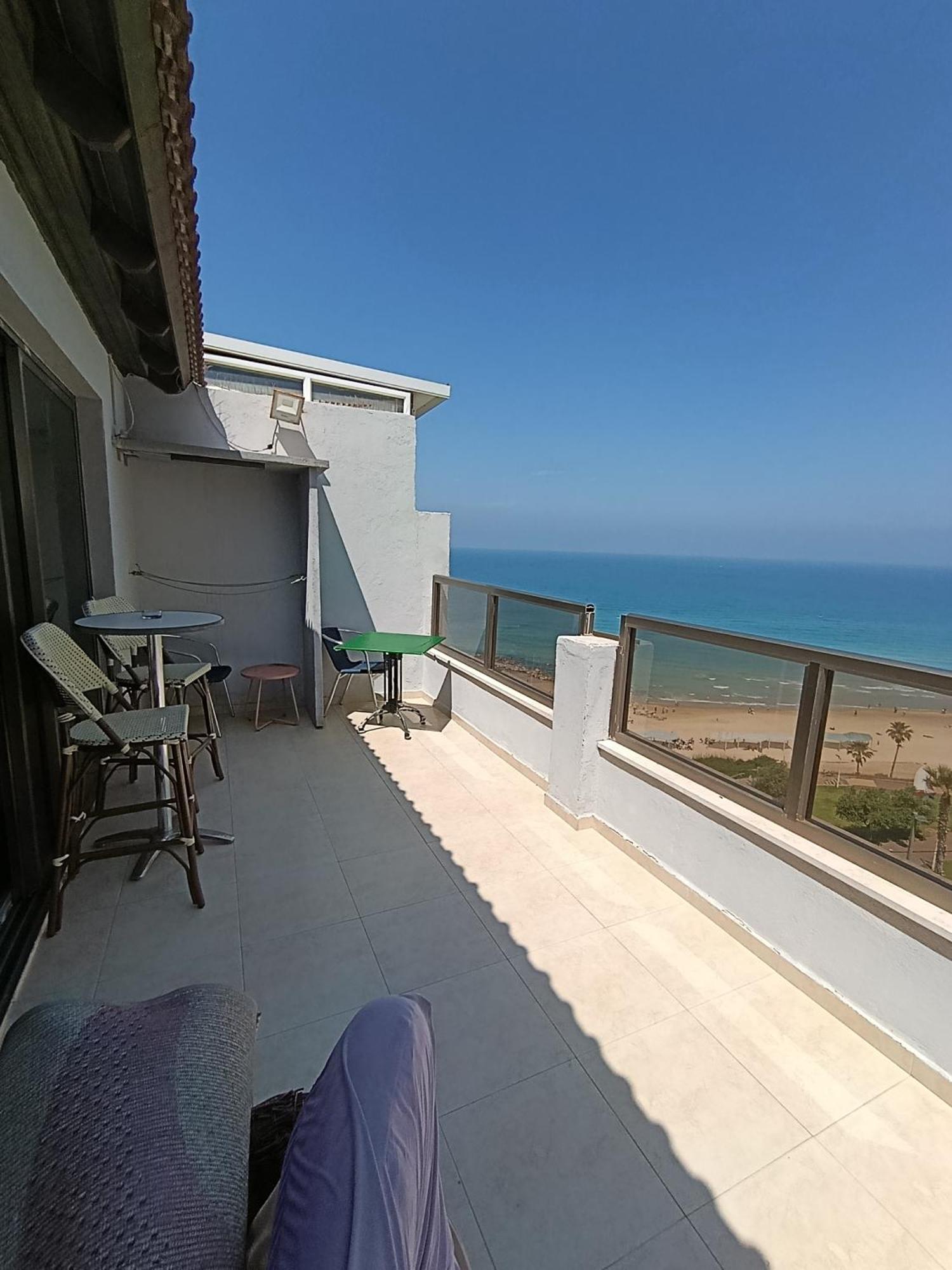 Penthouse Apartment On The Beach Бат-Ям Номер фото