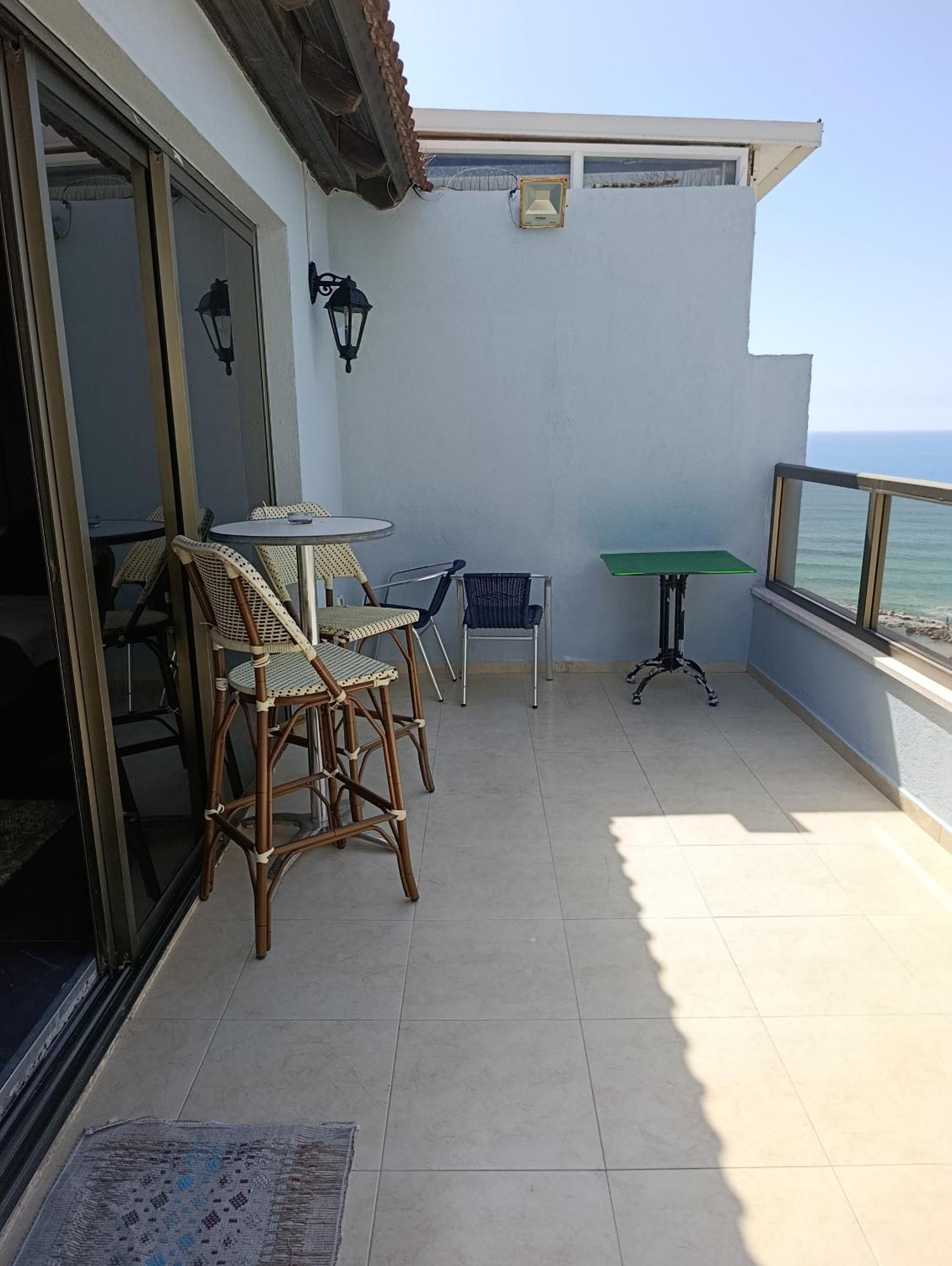 Penthouse Apartment On The Beach Бат-Ям Номер фото