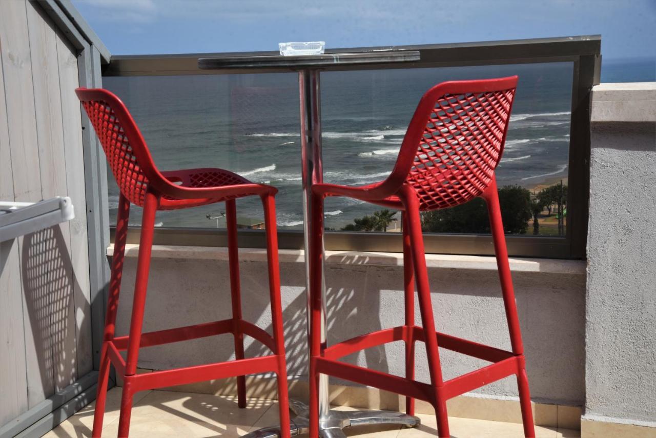 Penthouse Apartment On The Beach Бат-Ям Экстерьер фото