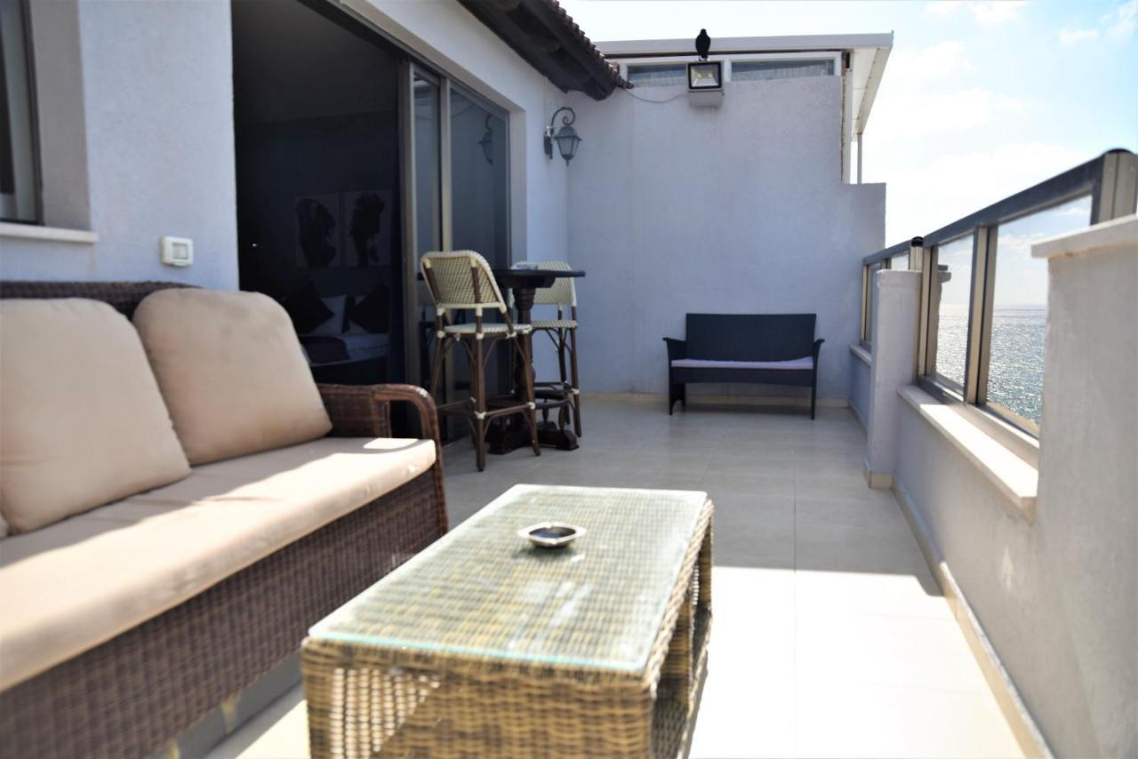Penthouse Apartment On The Beach Бат-Ям Экстерьер фото