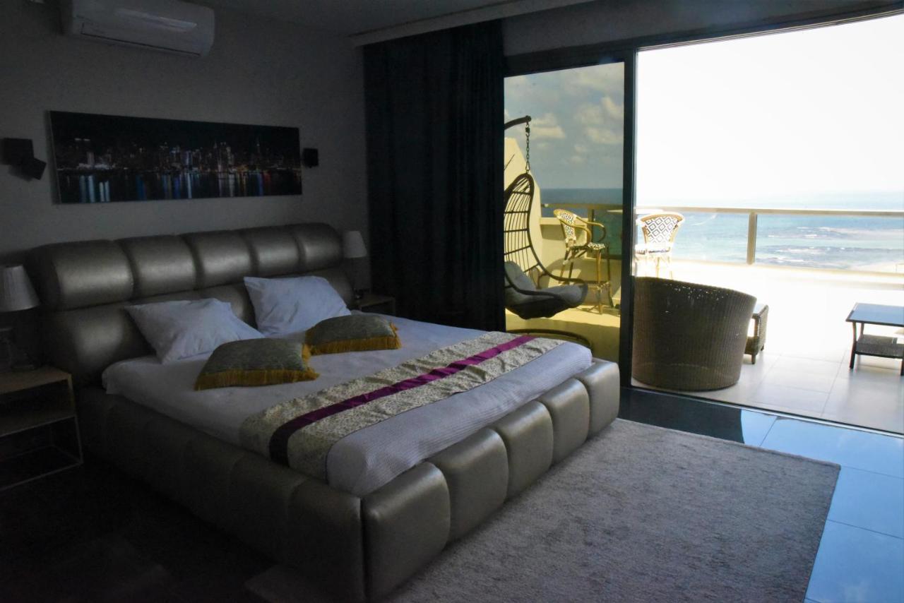 Penthouse Apartment On The Beach Бат-Ям Экстерьер фото