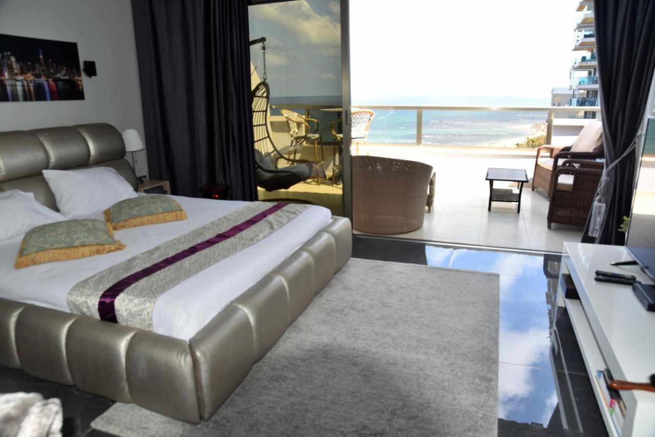 Penthouse Apartment On The Beach Бат-Ям Экстерьер фото