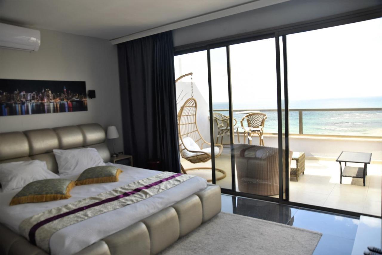 Penthouse Apartment On The Beach Бат-Ям Экстерьер фото