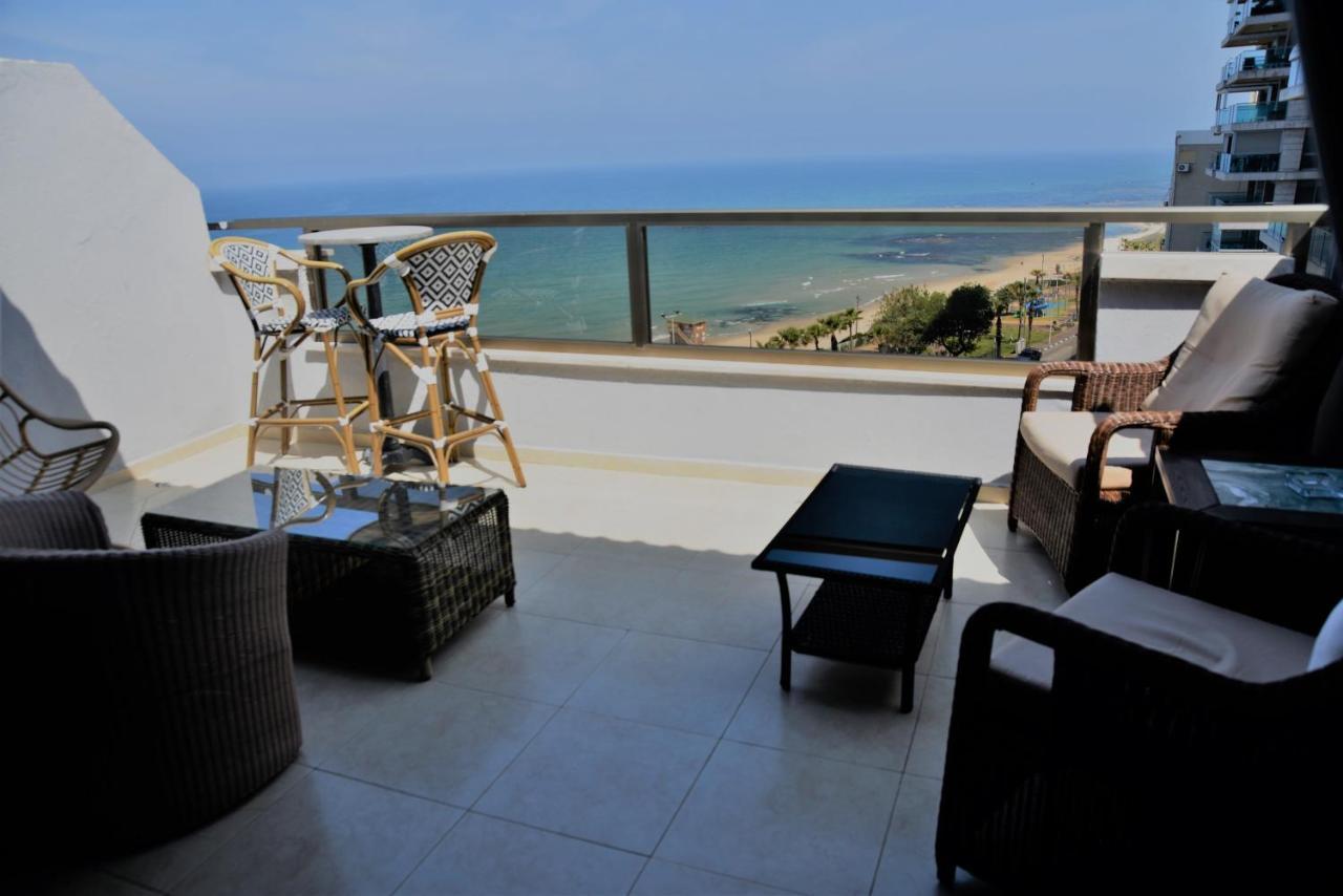 Penthouse Apartment On The Beach Бат-Ям Экстерьер фото