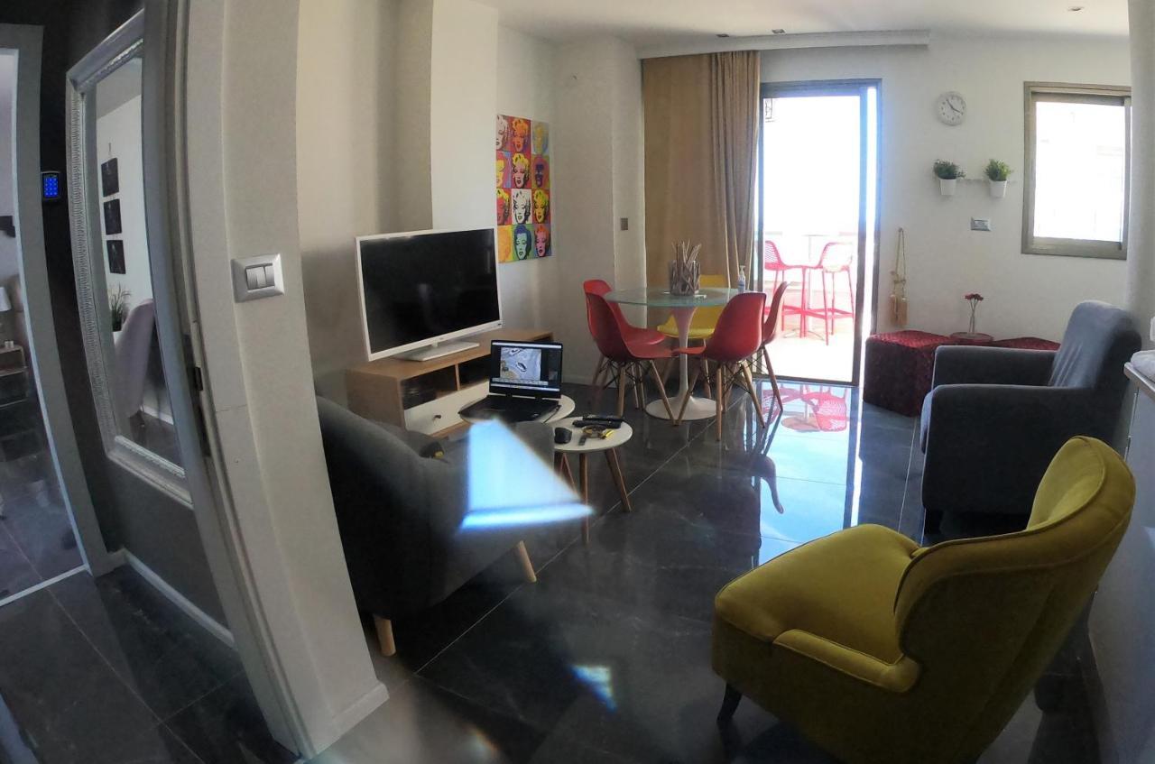 Penthouse Apartment On The Beach Бат-Ям Экстерьер фото