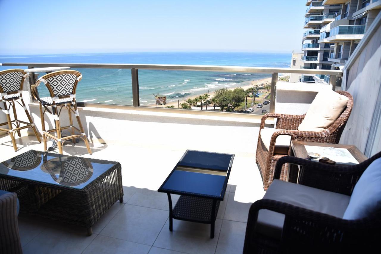 Penthouse Apartment On The Beach Бат-Ям Экстерьер фото
