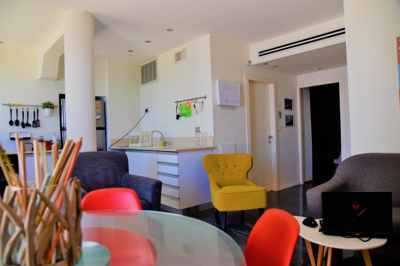 Penthouse Apartment On The Beach Бат-Ям Экстерьер фото